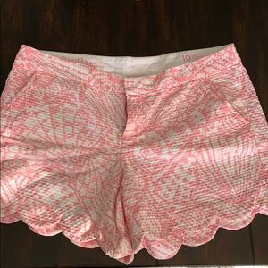 Lilly Pulitzer Buttercup short Like new - size 10